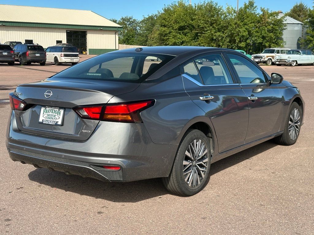 Used 2025 Nissan Altima 2.5 SV AWD/4WD image 6