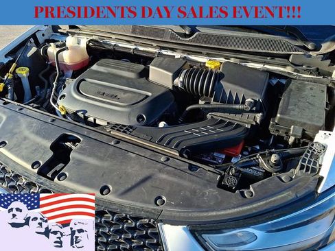 Used 2024 Chrysler Pacifica Touring-L image 29