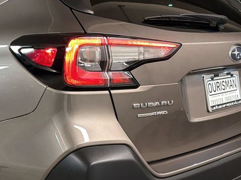 Used 2023 Subaru Outback Limited AWD/4WD image 9