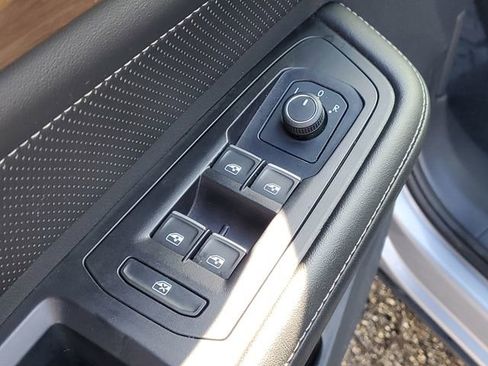 Used 2024 Volkswagen Atlas SE image 11