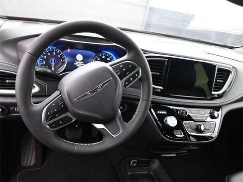 New 2026 Chrysler Pacifica Select image 39