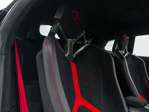 Used 2018 Lamborghini Huracan Performante AWD/4WD image 28