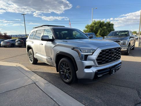 Used 2025 Toyota Sequoia Platinum AWD/4WD image 4