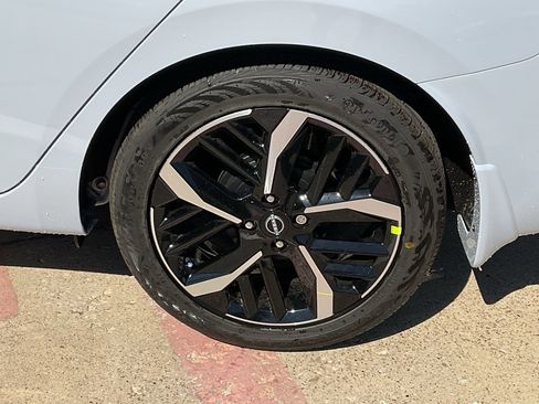 New 2025 Nissan Versa SR w/ Trunk Package image 8