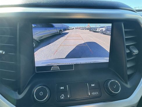 Used 2023 GMC Acadia SLE image 13