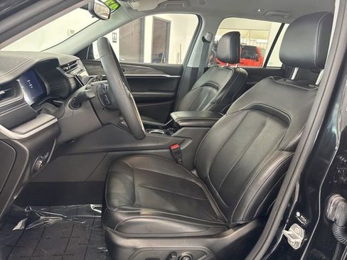 Used 2023 Jeep Grand Cherokee Limited AWD/4WD image 18