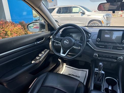 Used 2024 Nissan Altima 2.5 SR FWD image 14