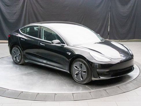 Used 2019 Tesla Model 3 Mid Range image 2