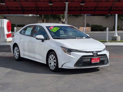 Used 2024 Toyota Corolla LE image 3