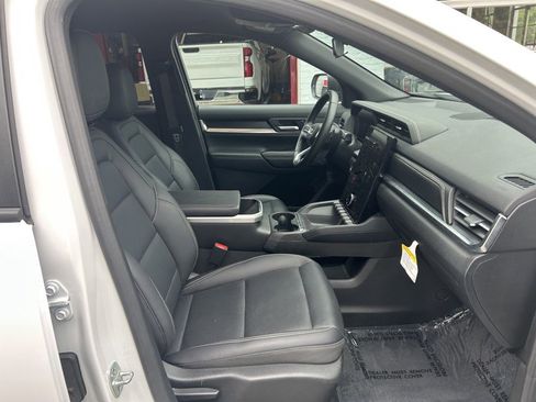 Used 2025 GMC Terrain Elevation w/ Elevation Premium Package AWD/4WD image 16