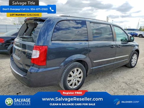 Used 2014 Chrysler Town & Country Touring FWD image 4