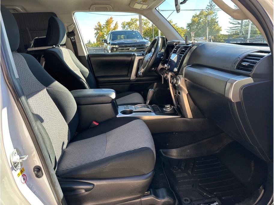 Used 2015 Toyota 4Runner SR5 AWD/4WD image 26