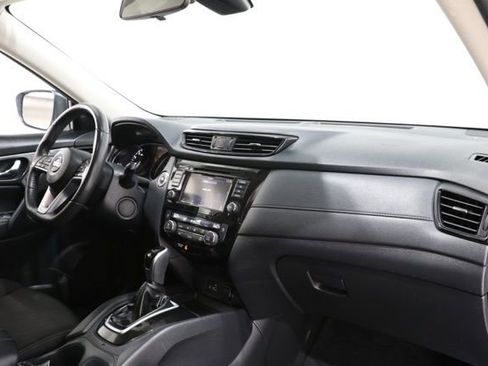 Used 2019 Nissan Rogue SV AWD/4WD image 17