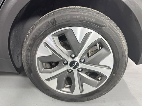 Used 2022 Kia Niro EX w/ Cold Weather Package FWD image 5