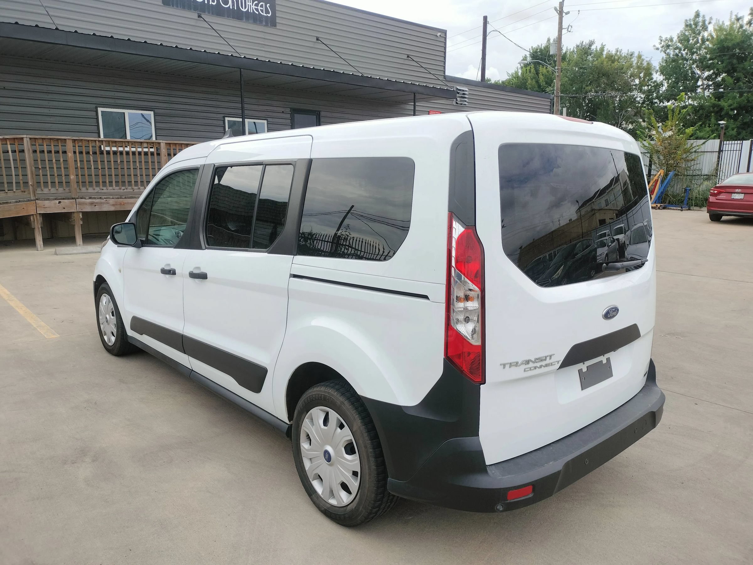 Used 2022 Ford Transit Connect XL FWD image 4