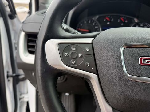 Used 2024 GMC Terrain SLT image 18