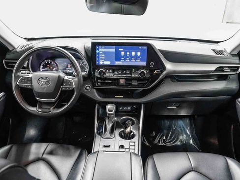 Certified 2023 Toyota Highlander XLE FWD image 12