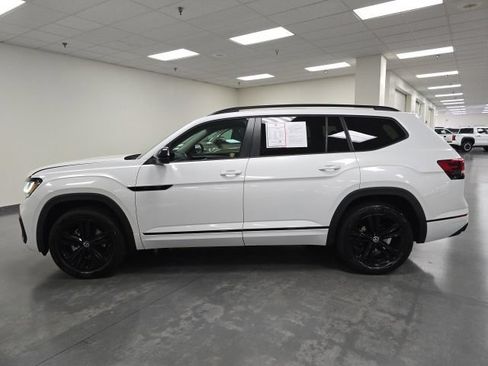 Used 2023 Volkswagen Atlas SEL R-Line AWD/4WD image 3