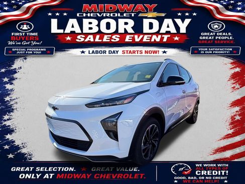 Used 2023 Chevrolet Bolt EUV Premier w/ Sun & Sound Package FWD image 1