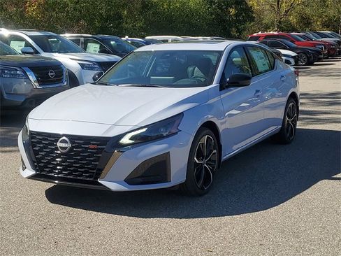 New 2025 Nissan Altima 2.5 SR w/ SR Premium Package image 2