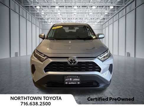 Used 2024 Toyota RAV4 LE AWD/4WD image 4