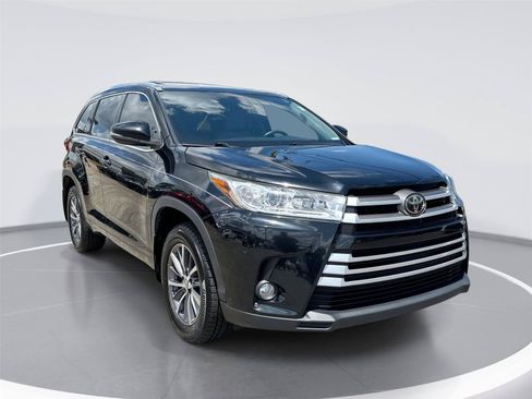 Used 2018 Toyota Highlander XLE AWD/4WD image 1
