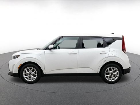 Used 2025 Kia Soul LX w/ LX Technology Package FWD image 4