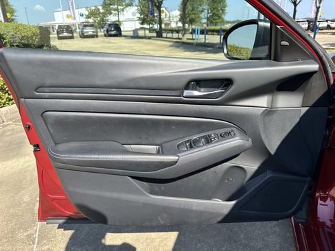 Used 2025 Nissan Altima 2.5 SV FWD image 24