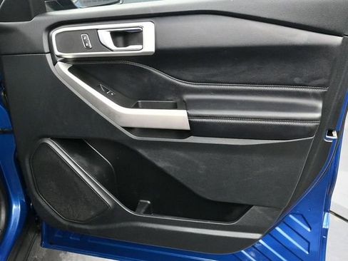 Used 2021 Ford Explorer XLT w/ Equipment Group 202A image 10
