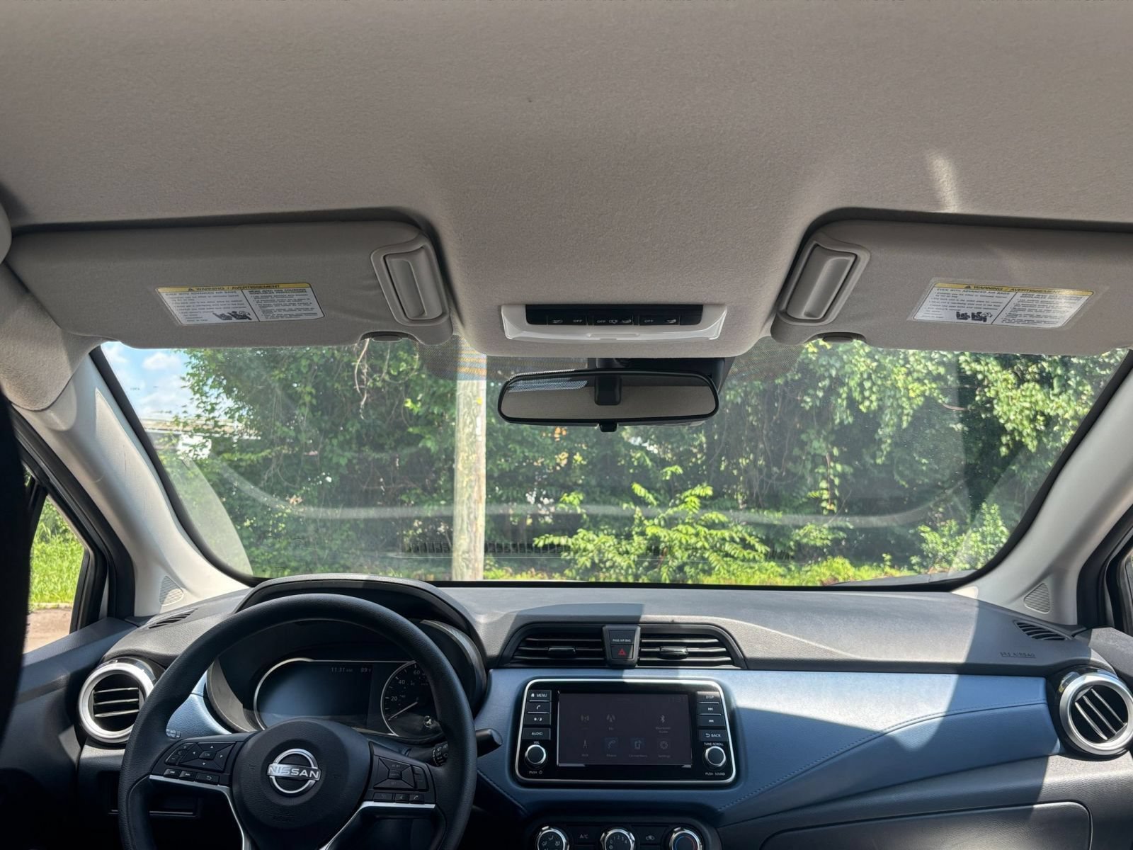 Used 2025 Nissan Versa SV FWD image 34