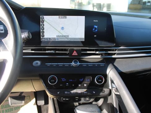 Used 2024 Hyundai Elantra Limited FWD image 21
