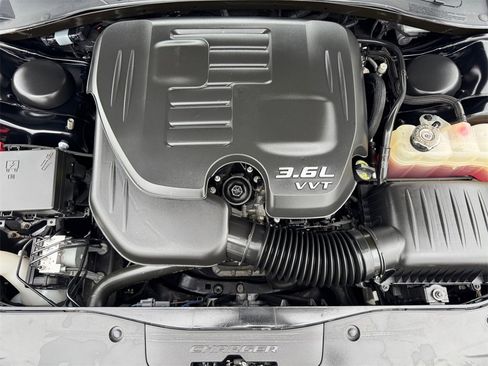 Used 2018 Dodge Charger SXT image 9