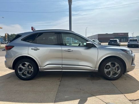 Used 2023 Ford Escape ST-Line w/ Tech Pack #1 AWD/4WD image 8