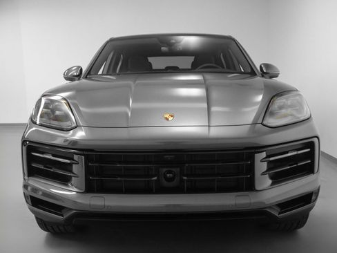 Certified 2025 Porsche Cayenne image 8