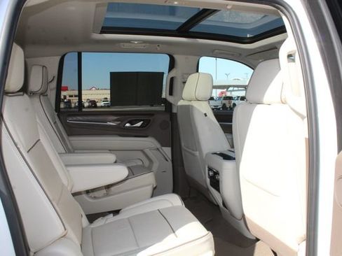 Used 2023 GMC Yukon XL Denali AWD/4WD image 19