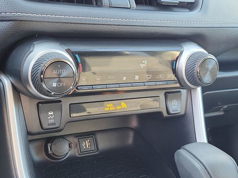 Certified 2025 Toyota RAV4 XLE image 30