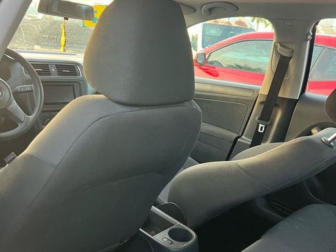 Used 2011 Volkswagen Jetta Sedan FWD image 5