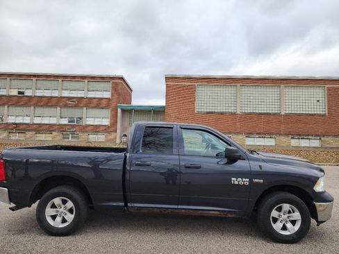 Used 2018 RAM 1500 ST w/ SXT Appearance Group image 6