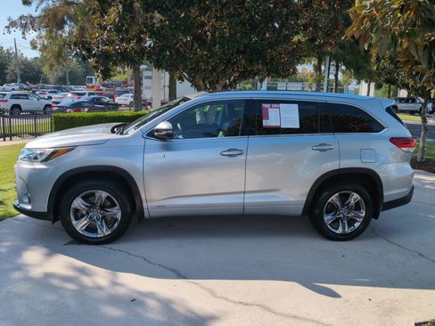 Used 2019 Toyota Highlander Limited Platinum AWD/4WD image 7