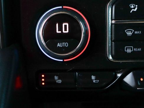 Used 2021 Chevrolet Suburban LT RWD image 43