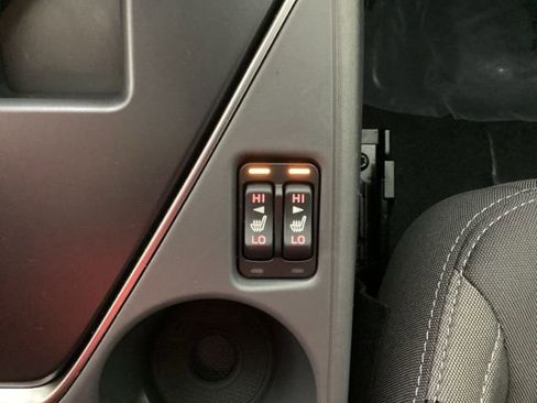 Used 2025 Subaru Crosstrek 2.0i Premium image 25