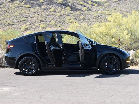 Used 2023 Tesla Model Y Long Range AWD/4WD image 10