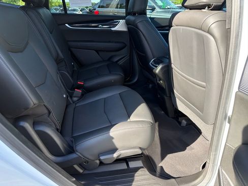 Used 2024 Cadillac XT6 Premium Luxury FWD image 36