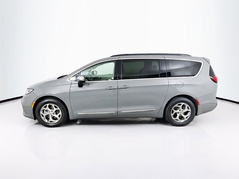 Used 2023 Chrysler Pacifica Limited FWD image 28