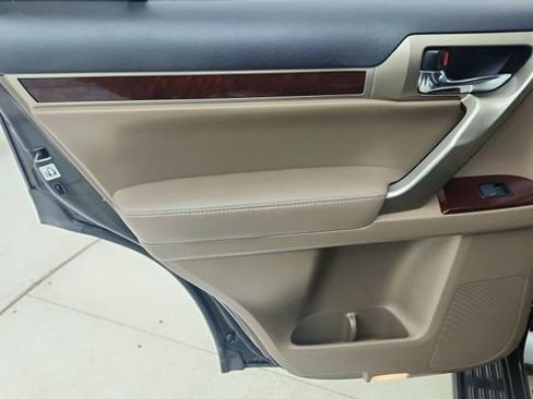 Used 2018 Lexus GX 460 Premium w/ Premium Package image 36