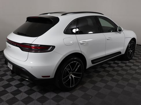 Used 2025 Porsche Macan image 9