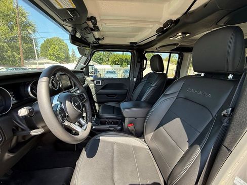 Used 2023 Jeep Wrangler Unlimited Sahara AWD/4WD image 6