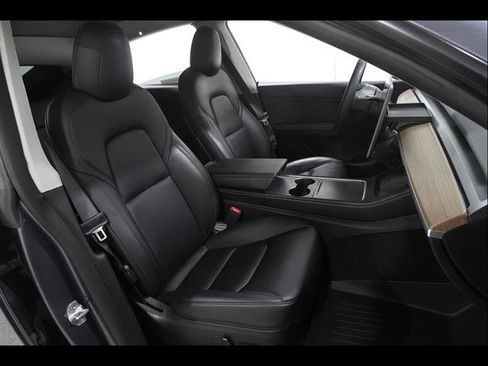 Used 2022 Tesla Model Y Long Range AWD/4WD image 19