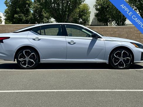 Used 2024 Nissan Altima 2.5 SR FWD image 3