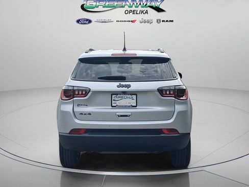 Used 2025 Jeep Compass Latitude w/ Convenience Group AWD/4WD image 6